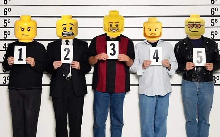 lego insta a la policia de california a cesar el uso de sus figuras para ocultar rostros en redes sociales 1 2024 03 27