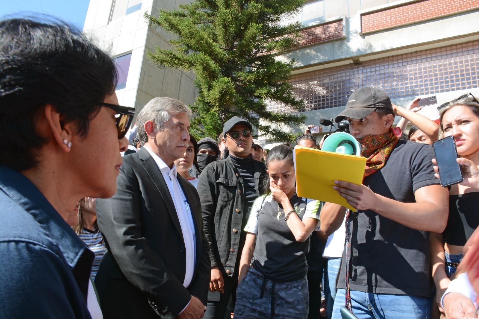 FIRMAN ACUERDOS DE APOYO Y RESPETO A LA AUTONOMÍA UNIVERSITARIA